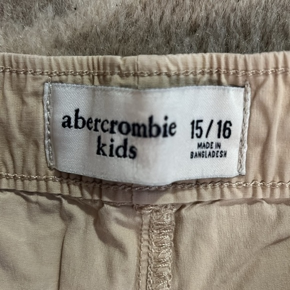 Abercrombie kids khaki shorts, size 15/16 - Picture 2 of 5